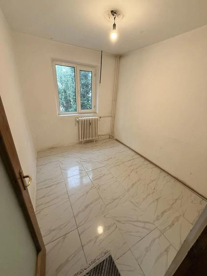 Apartament cu 3 camere semidecomandat în Rahova
