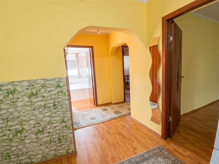 Apartament cu 3 camere decomandat în Centru Civic