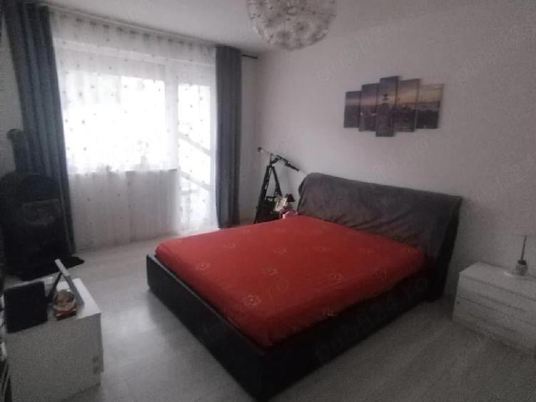 Apartament cu 3 camere decomandat în Ostra