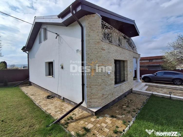 Casă cu 6 camere cu Teren 500 Mp în Valea Adâncă