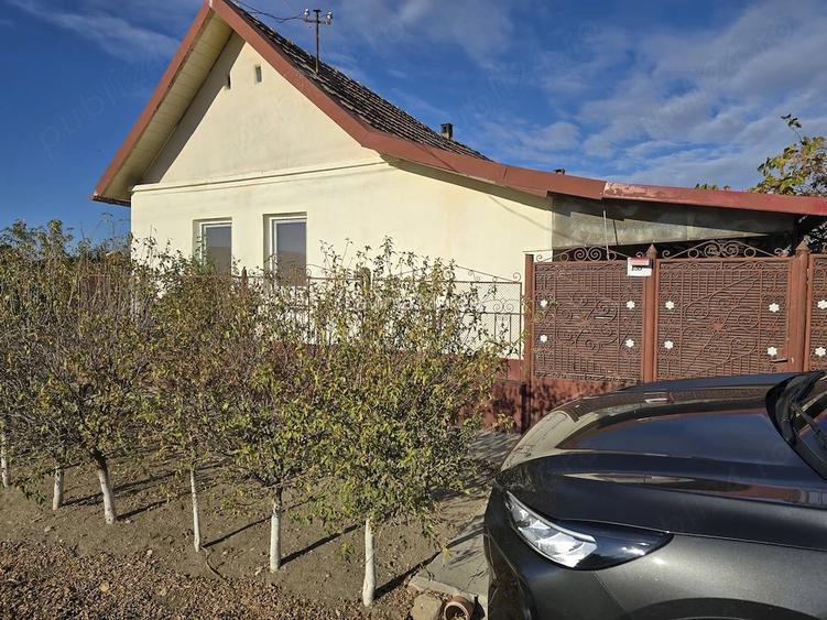 Casă cu 4 camere cu Teren 1069 Mp în Cadăr