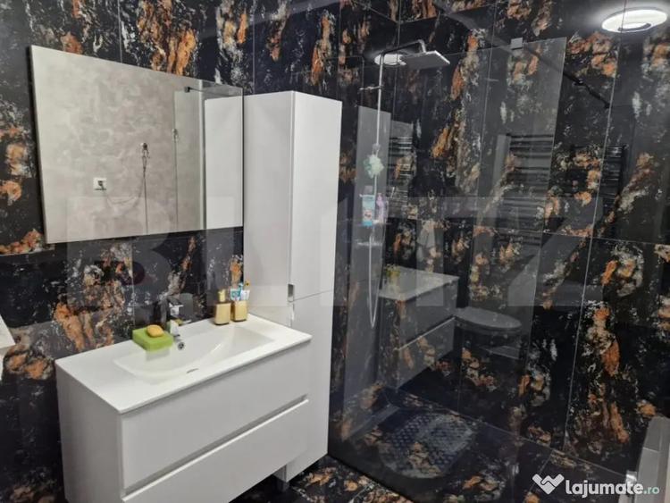 Casă cu 6 camere cu Teren 941 Mp în Sânmartin