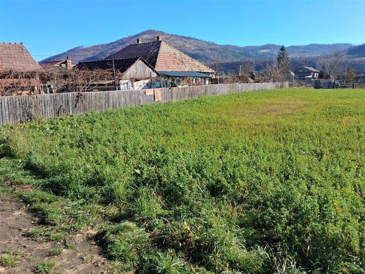 Teren intravilan de 1700 mp, în Stejaru (Pângărați)