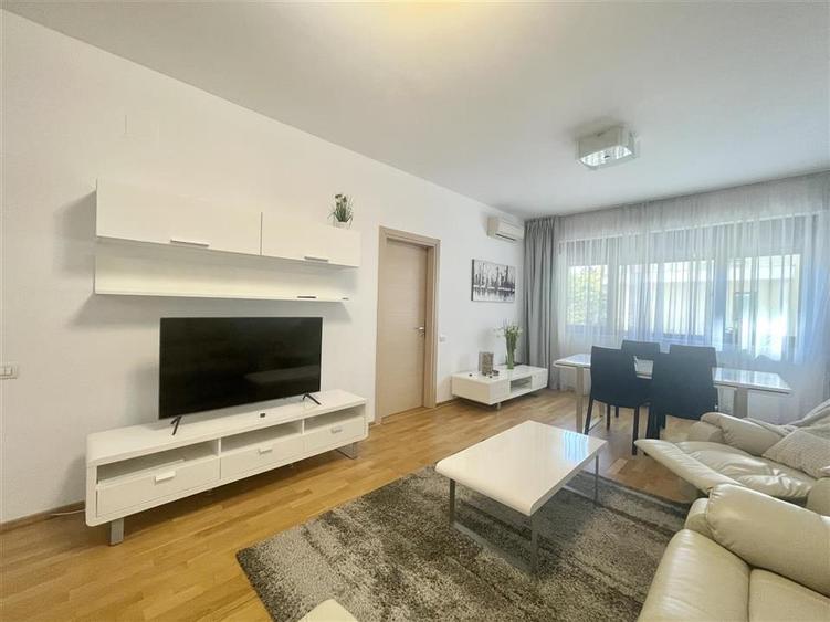 Apartament cu 3 camere decomandat, mobilat în Nordului