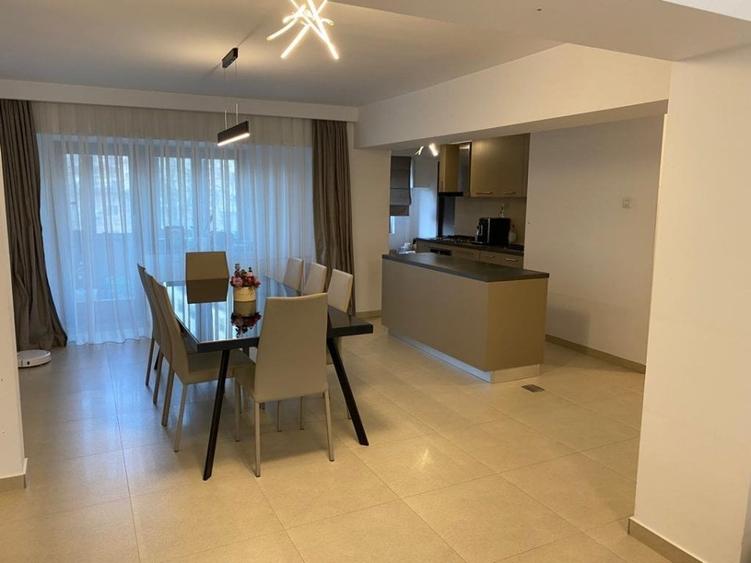 Apartament cu 4 camere decomandat în Unirii