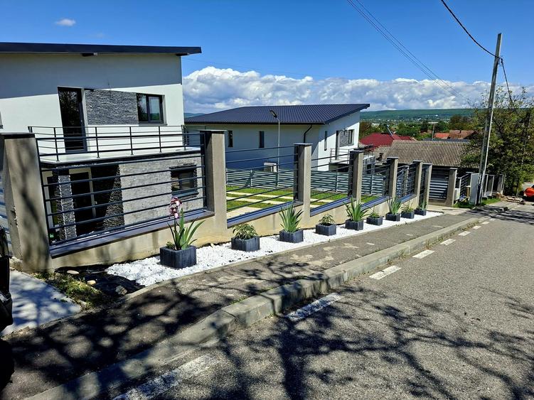 Casă individuală cu 4 camere cu Canalizare în Mărăcineni