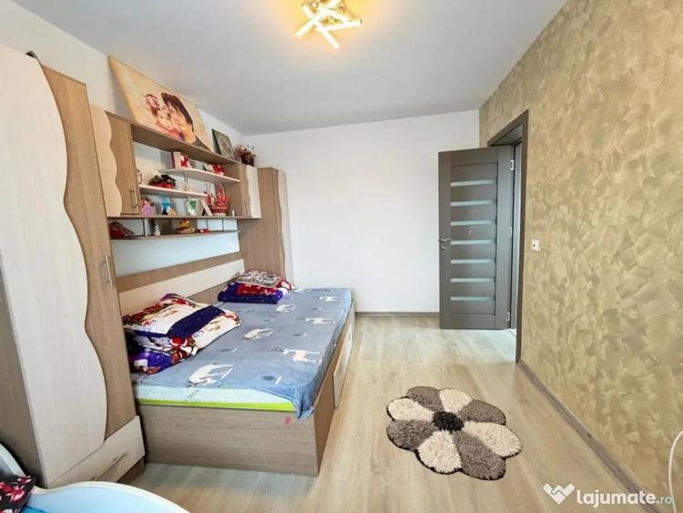 Casă cu 5 camere cu Teren 400 Mp în Smeura