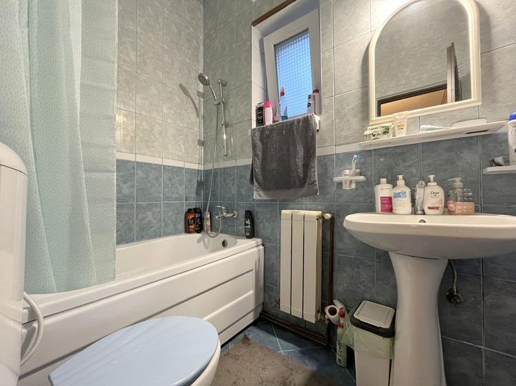 Casă individuală cu 2 camere cu Canalizare în Central