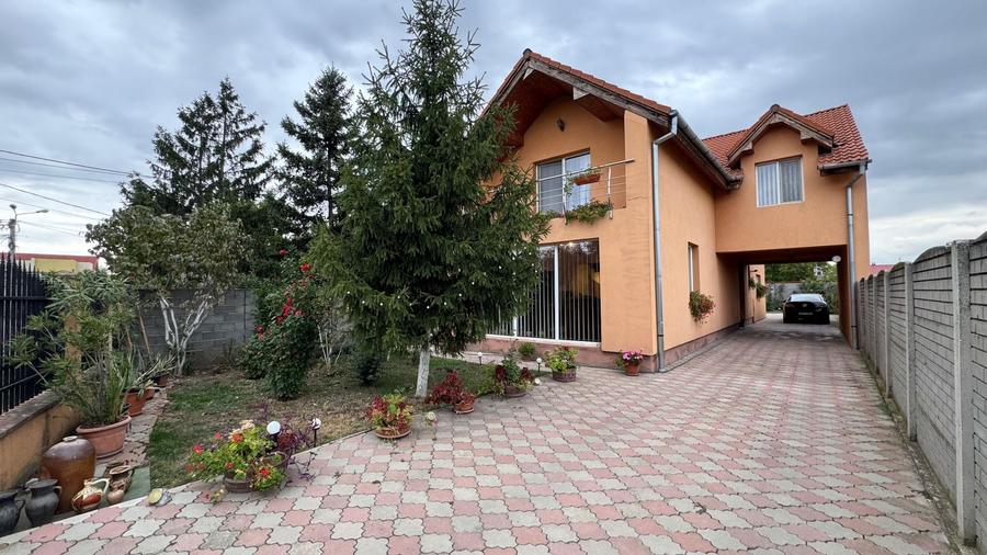 Casă individuală cu 4 camere cu Canalizare în Mehala