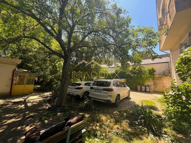 Apartament cu 5 camere decomandat în P-ța Romană