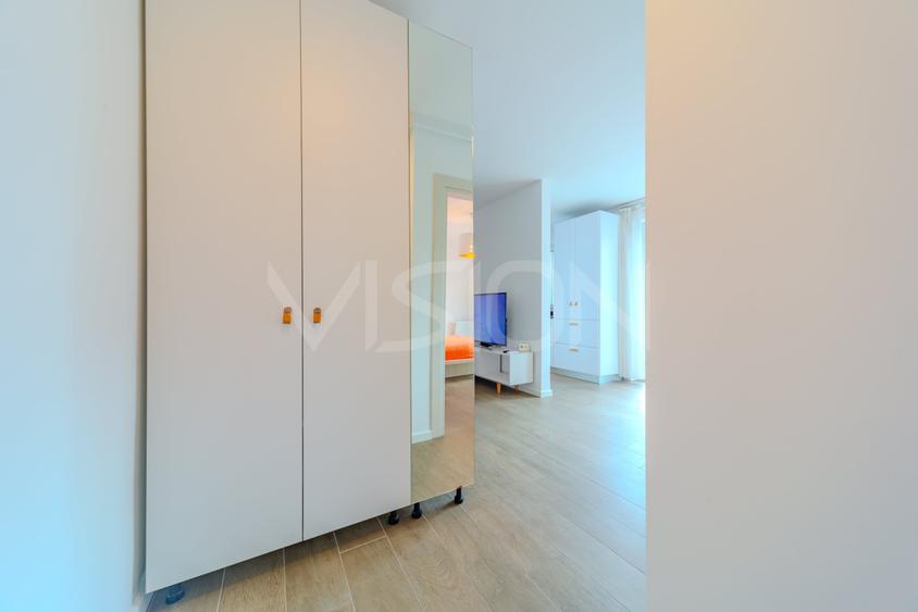 Apartament cu 3 camere semidecomandat în Între Lacuri