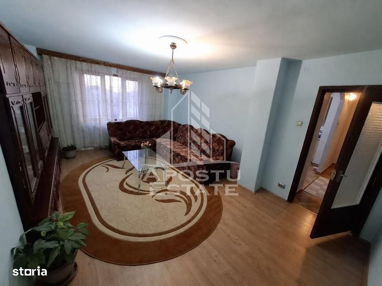 Apartament cu 4 camere decomandat în Mircea cel Bătrân