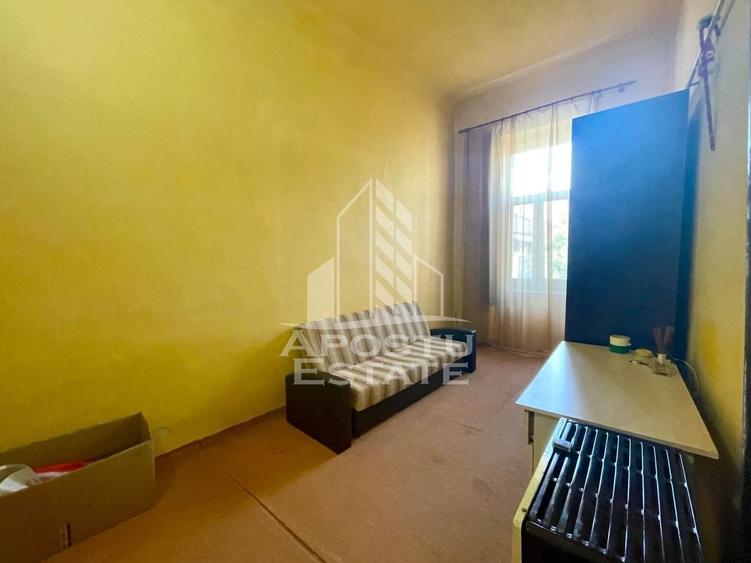 Apartament cu 2 camere semidecomandat, mobilat în Drăgășani