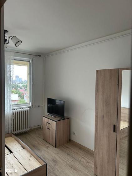 Apartament cu 3 camere semidecomandat în Colentina
