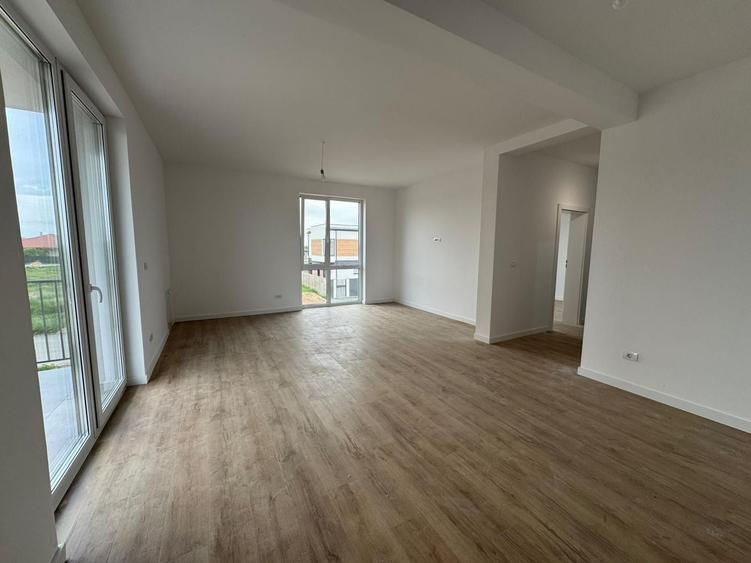 Apartament cu 2 camere semidecomandat în Moșnița Nouă