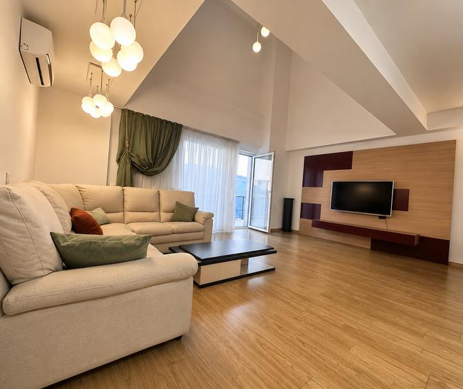 Apartament cu 4 camere decomandat, mobilat în Parcul Carol