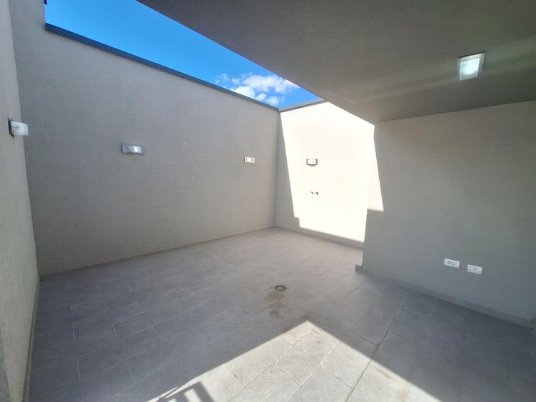 Penthouse cu 2 camere decomandat în Aradului