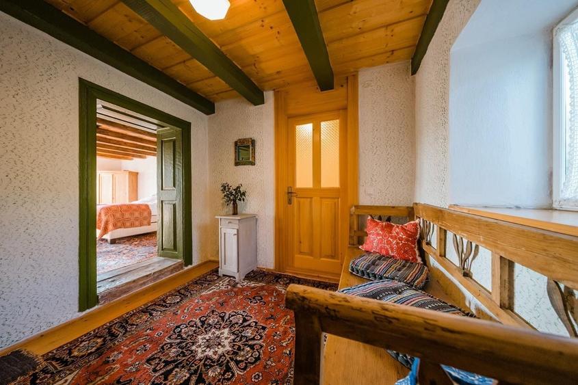 Casă individuală cu 10 camere cu Canalizare în Grânari