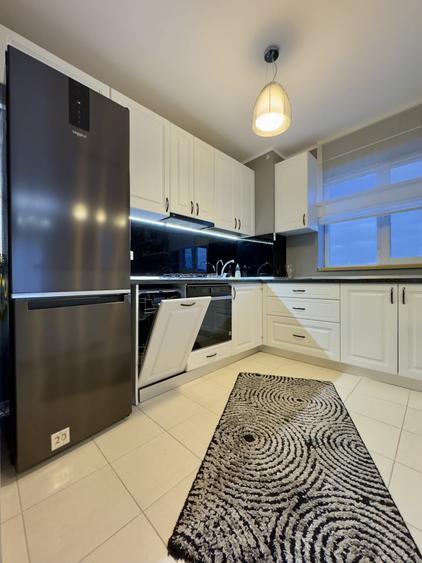 Apartament cu 3 camere semidecomandat, mobilat în Tătărași