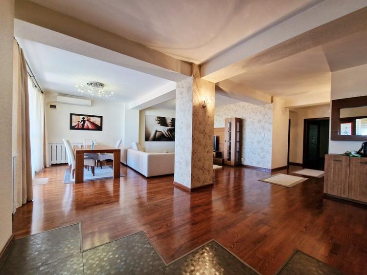 De închiriat Apartament de 3 Camere, Vedere la Mare, în Centru, 180mp utili. - 2