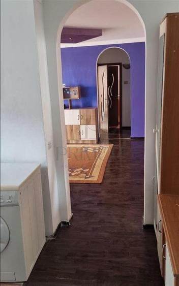 Apartament cu 2 camere semidecomandat, mobilat în Dâmbovița