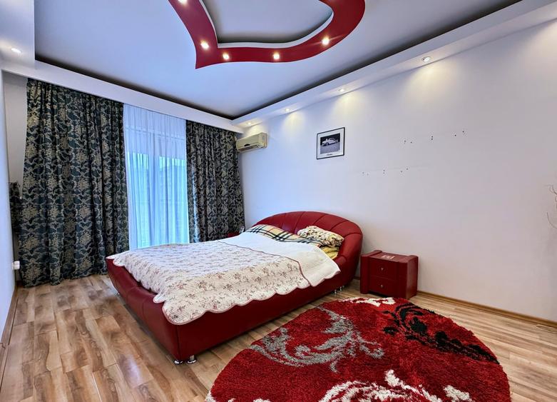 Casă individuală cu 8 camere cu Canalizare în P-ța Alba Iulia