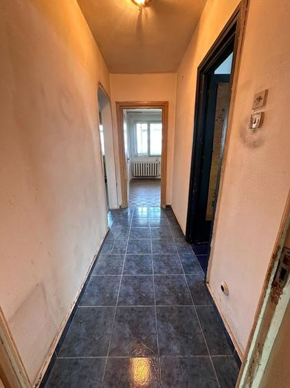 Apartament cu 3 camere semidecomandat în Victoriei