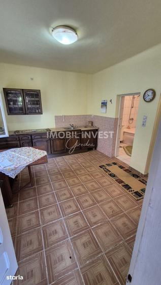 Casă cu 2 camere cu Teren 801 Mp în Lipoveni