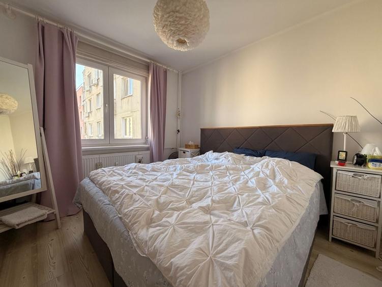Apartament cu 4 camere semidecomandat, mobilat în Crângași