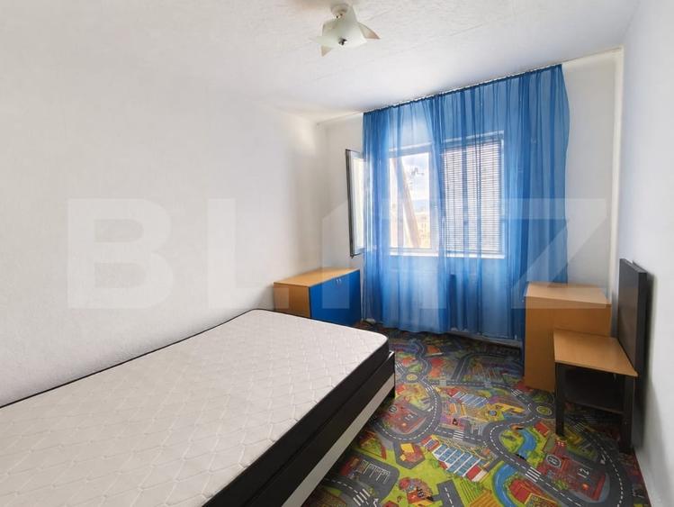 Apartament cu 3 camere decomandat, mobilat în Zarand