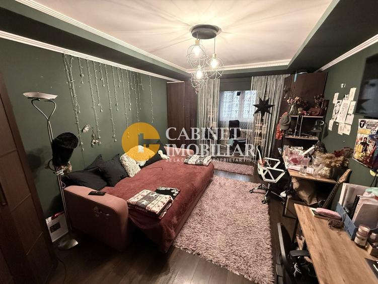 Apartament cu 3 camere semidecomandat, mobilat în Alexandru cel Bun