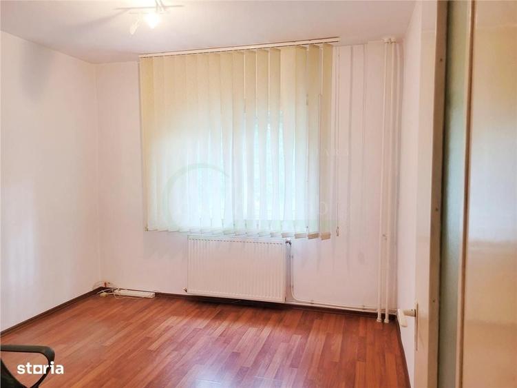 Apartament cu 3 camere semidecomandat în Mioriței