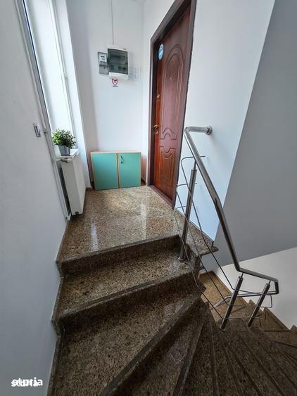 Apartament cu 6 camere în Vitan