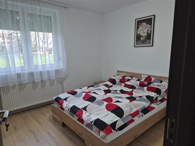 Apartament cu 2 camere semidecomandat, mobilat în UTA