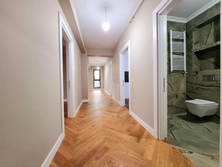 Apartament cu 3 camere decomandat în Aviației