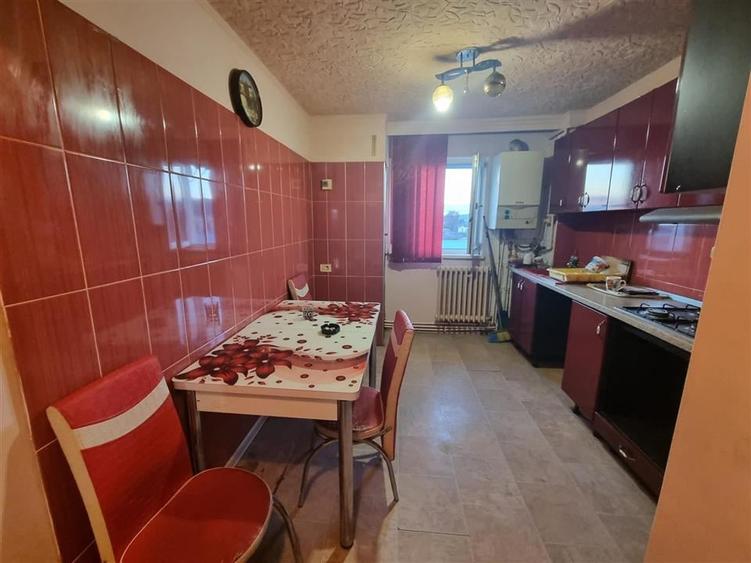 Apartament cu 2 camere semidecomandat, mobilat în Central