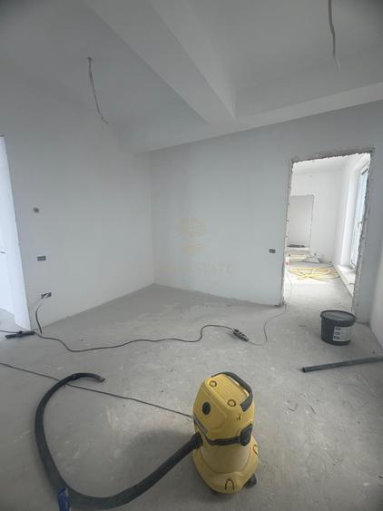 Apartament cu 4 camere semidecomandat, mobilat în Eminescu