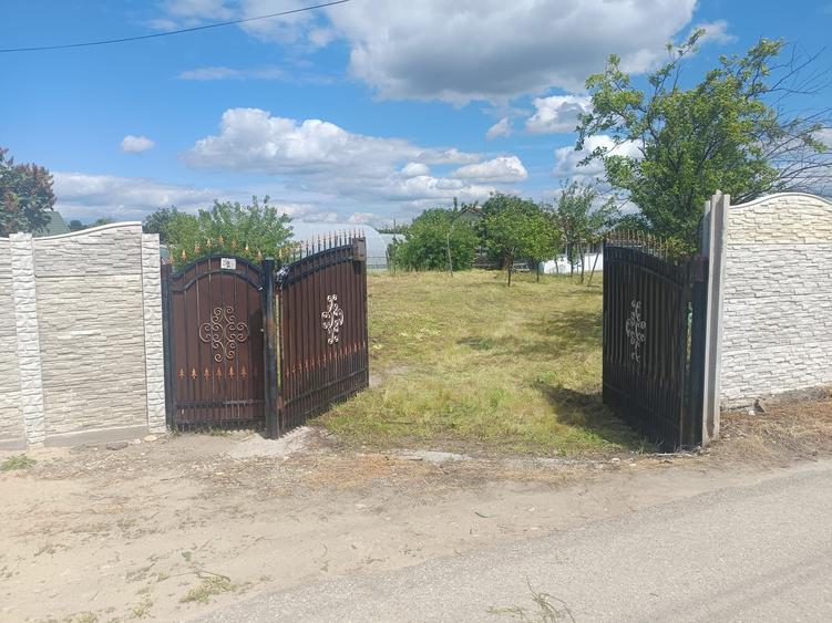 Casa si teren de vanzare - 2