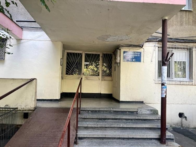 Apartament cu 2 camere semidecomandat în Berceni