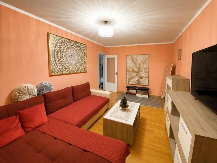 Apartament cu 3 camere decomandat, mobilat în Aradului