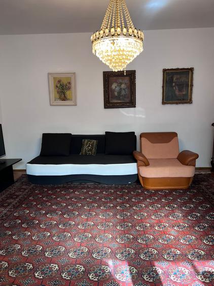 Apartament cu 6 camere decomandat în Universitate