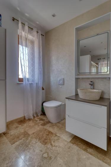 Casă individuală cu 6 camere cu Canalizare în Balotești