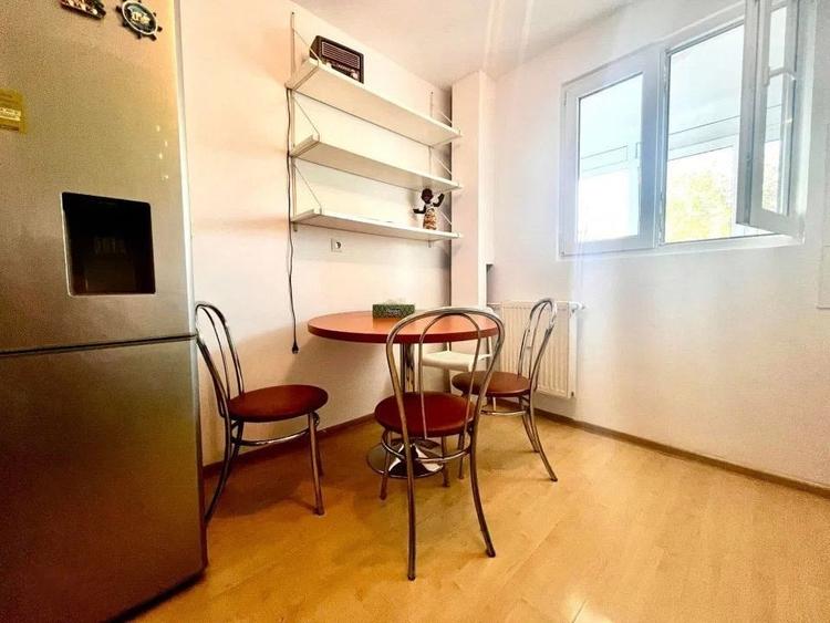 Apartament cu 3 camere decomandat, mobilat în Dristor