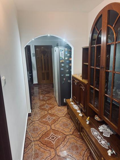 Apartament cu 3 camere decomandat în Steaua