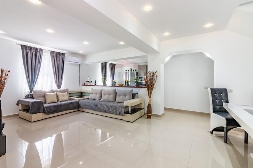 Casă individuală cu 5 camere cu Teren 498 Mp în Tântava