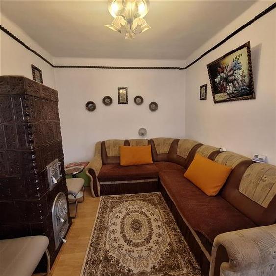 Casă individuală cu 4 camere cu Canalizare în Exterior Est