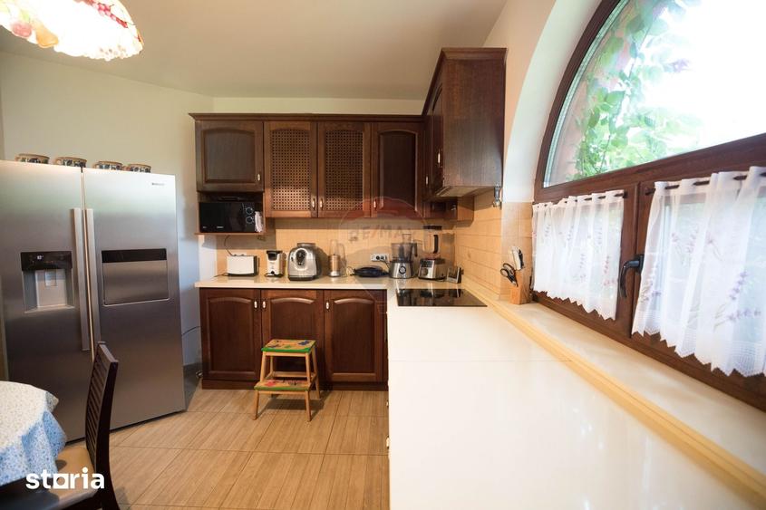 Casă cu 8 camere cu Teren 2130 Mp în Central