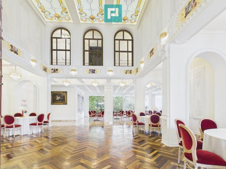 Casă individuală cu 8 camere cu Canalizare în Pârneava