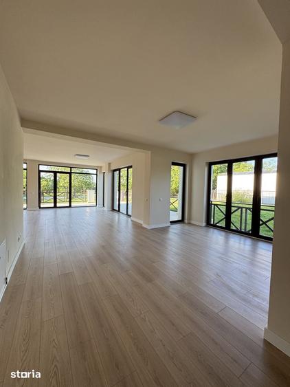 Casă cu 7 camere cu Teren 1146 Mp în Crevedia