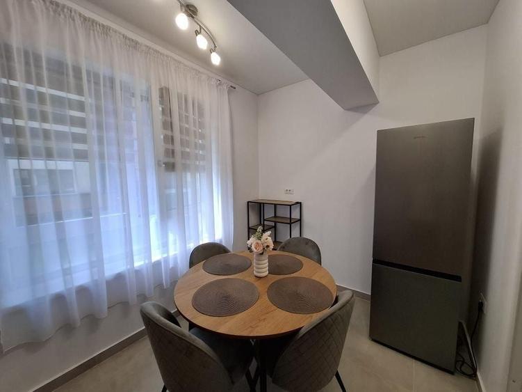 Apartament cu 2 camere semidecomandat, mobilat în Apărătorii Patriei